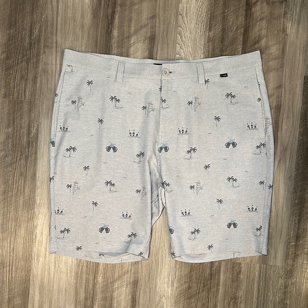 Travis Mathew Straight Shot Golf Shorts - 40